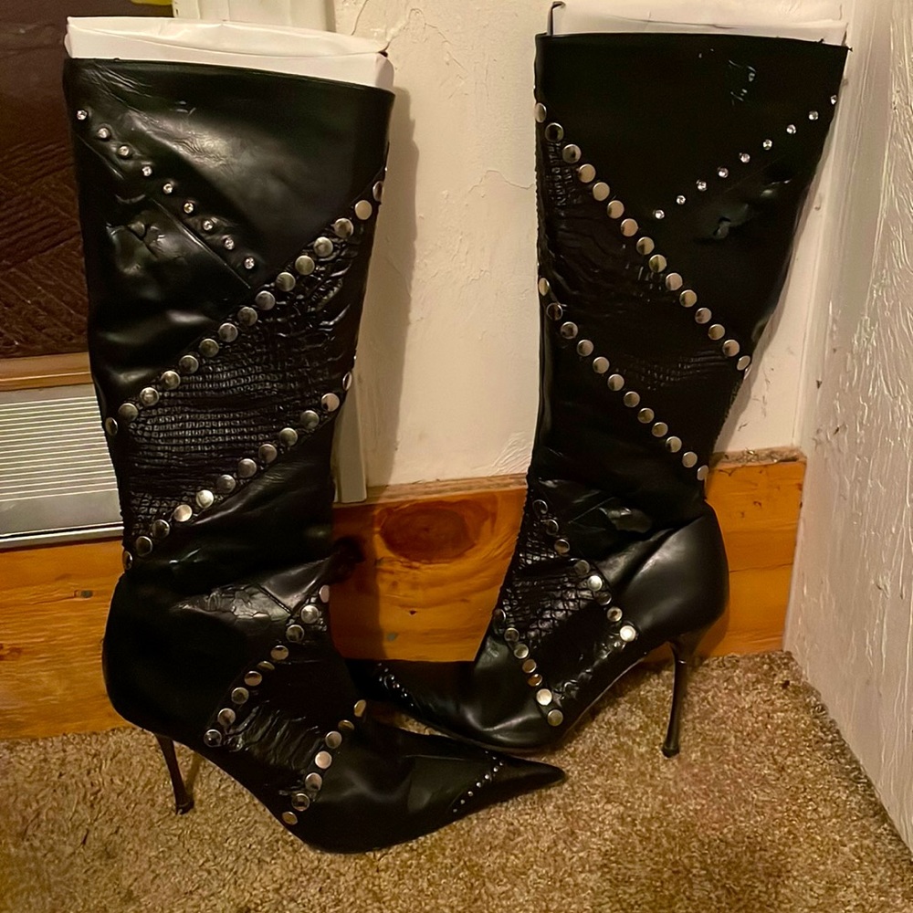 Black beautiful Boots 4:5 Heels with silver stubs across